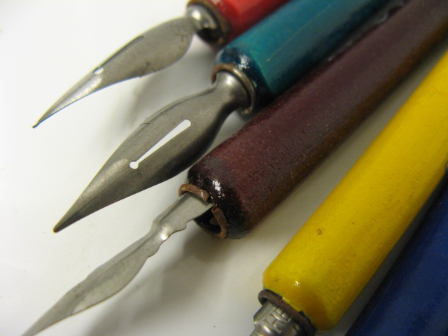 10 Federhalter " Faber " Holzgriff uni sort.  (012)