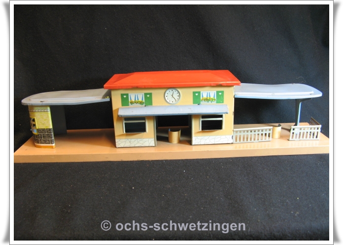 Bahnhof Blech HWN - Spur H0? - um 1950 - Fundament ca . 45  x 10,5 cm