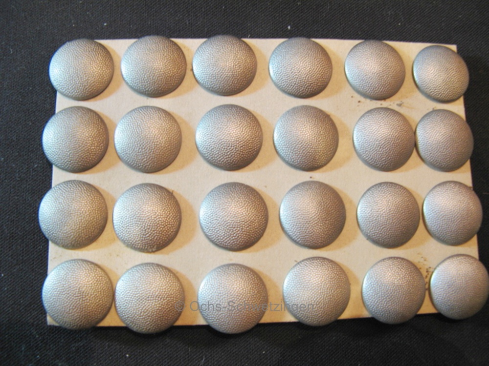 24 Stück Wehrmachtsknöpfe  - deutsch -  Dachbodenfund Ø ca. 2 cm