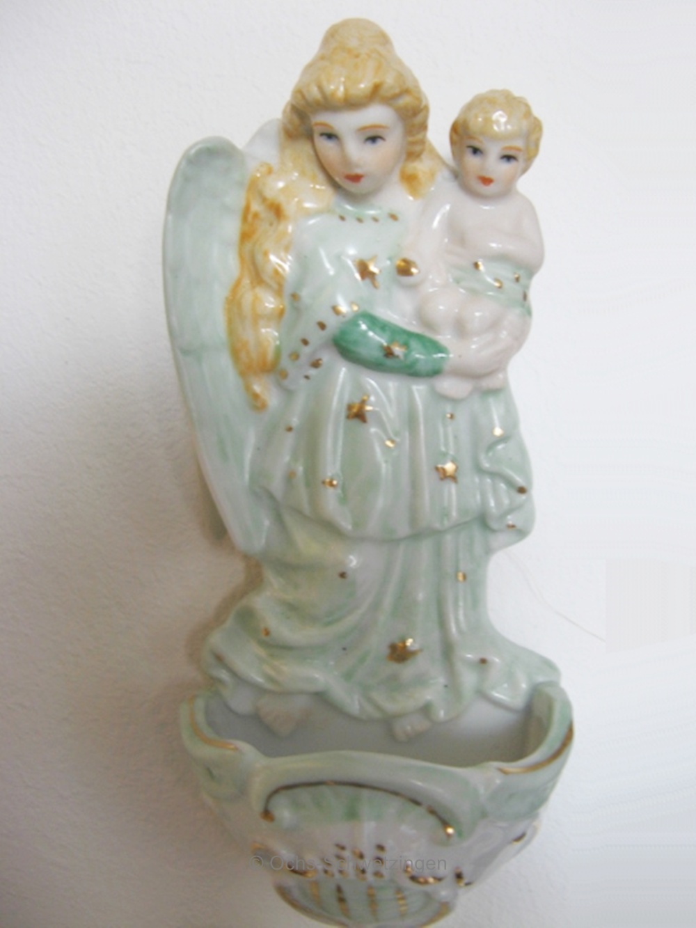 Weihwasser - Kessel:  Mutter mit Kind aus Porzellan ca. 15 cm  (W3)